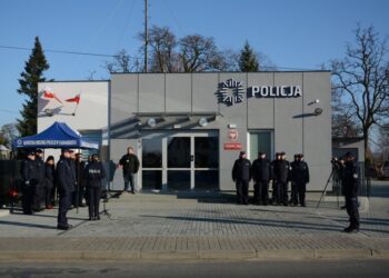 Baranów Sandomierski: Zmodernizowany posterunek i nowe radiowozy dla policjantów