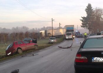 Obrazów: Źle wyprofilowana droga jedną z przyczyn kolizji ośmiu pojazdów?