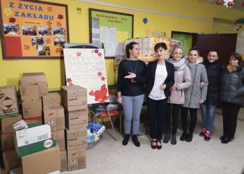 Tarnobrzeg: Dekorowali choinkę na Placu Bartosza Głowackiego