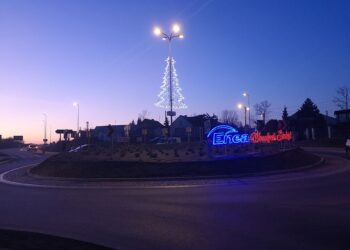 Tarnobrzeg: Dekorowali choinkę na Placu Bartosza Głowackiego