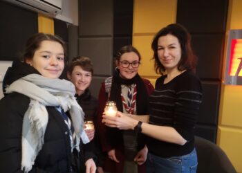 Tarnobrzeg. Harcerze  w radiu.