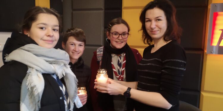 Tarnobrzeg. Harcerze  w radiu.