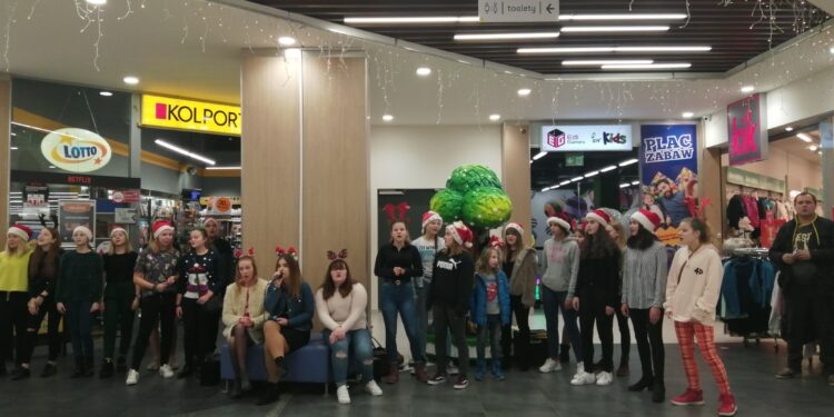 Sandomierz: Kolędniczy flash mob.