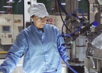 „Gdy zaczynam malować, cały świat przestaje istnieć…” – rozmowa z Agnieszką Wudz – operatorem laminowania i linii końcowej w Pilkington Automotive Poland Sandomierz.