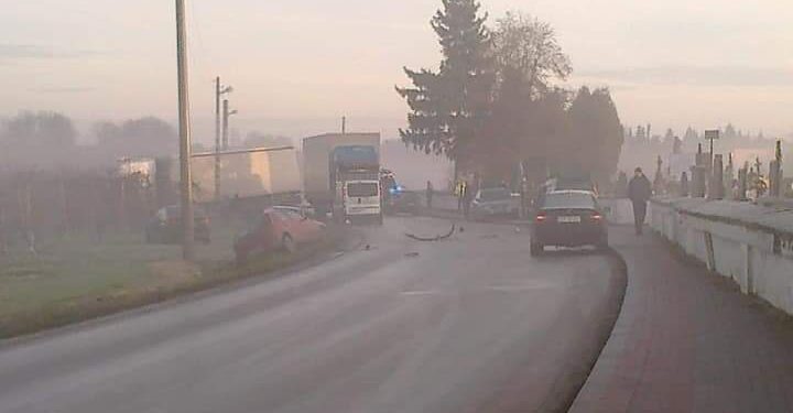 Obrazów: Zderzenie pojazdów, kobieta ciężarna w szpitalu.