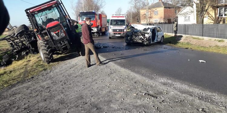 Grębów: Zderzenie osobówki z ciągnikiem
