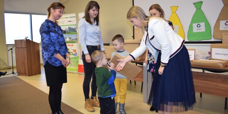 Stalowa Wola: Nagrody za surowce wtórne.