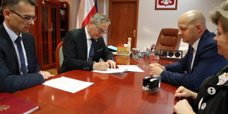 Szydłów: Nowy autobus szkolny