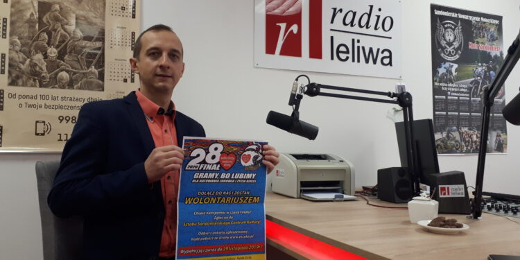 Sandomierz: MotoSandomierz i Damian Ukeje podczas sandomierskiego Finału WOŚP.