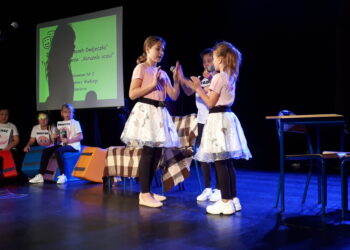 Sandomierz: „Co się w głowie mieści – uczucia”.