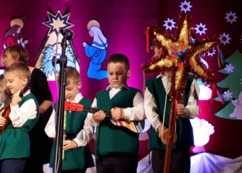 Sandomierz: Kolędy, kostiumy i prawie trzystu artystów na scenie.