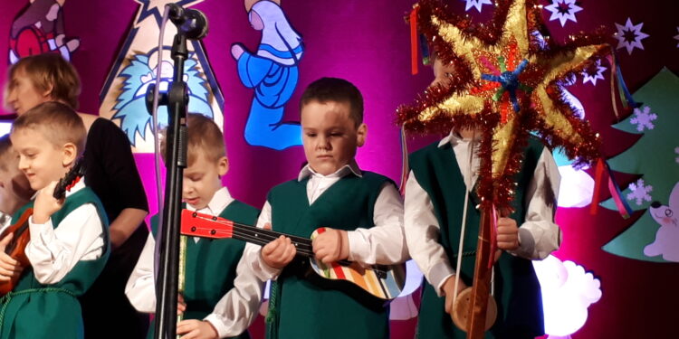 Sandomierz: Kolędy, kostiumy i prawie trzystu artystów na scenie.