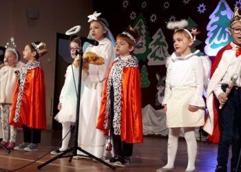 Sandomierz: Kolędy, kostiumy i prawie trzystu artystów na scenie.