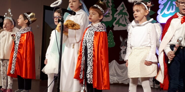 Sandomierz: Kolędy, kostiumy i prawie trzystu artystów na scenie.