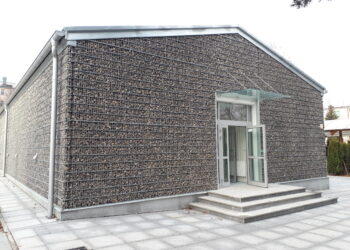 Sandomierz: Nowy budynek handlowy czeka na kupców.