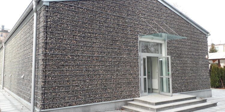 Sandomierz: Nowy budynek handlowy czeka na kupców.