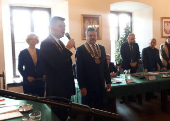 Sandomierz: Władze miasta uhonorowały pracowników Centrum Informacji Turystycznej.