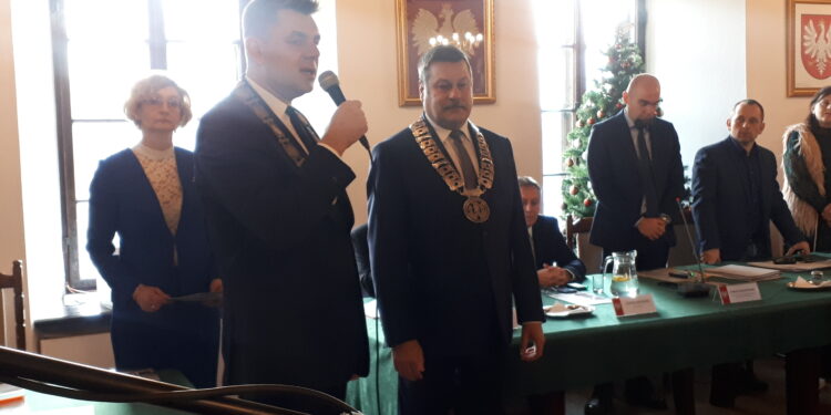 Sandomierz: Władze miasta uhonorowały pracowników Centrum Informacji Turystycznej.