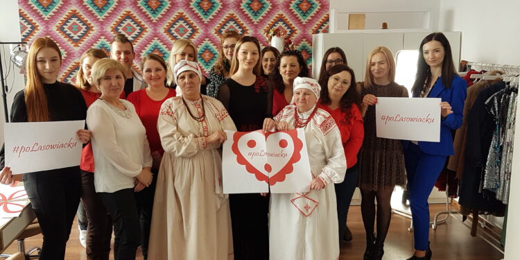 Tarnobrzeg, region. Haft lasowiacki może być dla każdego.