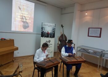 Tarnobrzeg. Ludowe instrumenty muzyczne Podkarpacia na wystawie w bibliotece.