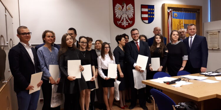 Sandomierz: Stypendia dla najlepszych uczniów szkół średnich.