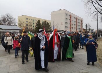 Nowa Dęba. Orszak Trzech Króli przeszedł ulicami miasta