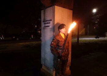 Tarnobrzeg. Zapalili świeczkę Jędrusiowi. W 77 rocznicę śmierci.