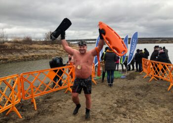 Sandomierz: Przepłynęli Wisłę wpław.