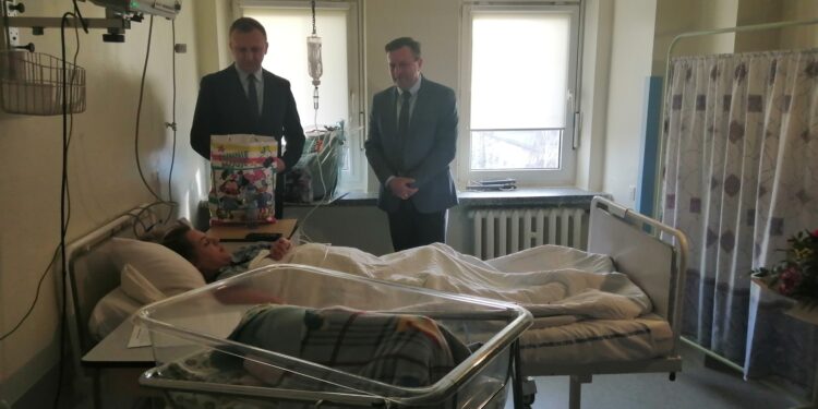 Sandomierz: Tadeusz pierwszym dzieckiem urodzonym w roku 2020 w sandomierskim szpitalu.