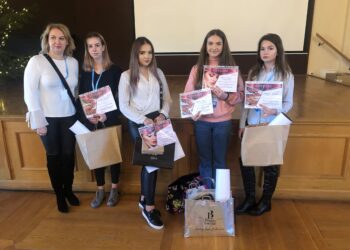 Tarnobrzeg. Makijaż i zdobienie paznokci. Uczennice „Prymasówki” są w tym dobre.