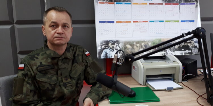 Sandomierz: 'Kalendarz z mundurem 2020′ wkracza do szkół.