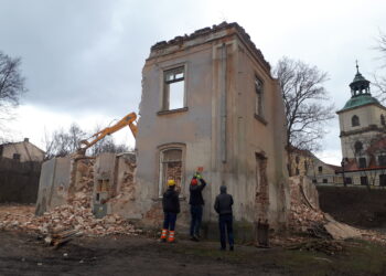 Sandomierz: Rozebrano budynek przy Zamkowej 5. Powstanie hotel.