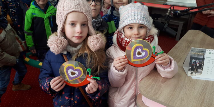 Sandomierz: Światowy Dzień Radia: goście w sandomierskiej redakcji.