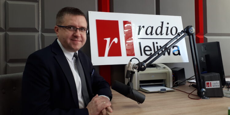 Sandomierz: Światowy Dzień Radia: goście w sandomierskiej redakcji.