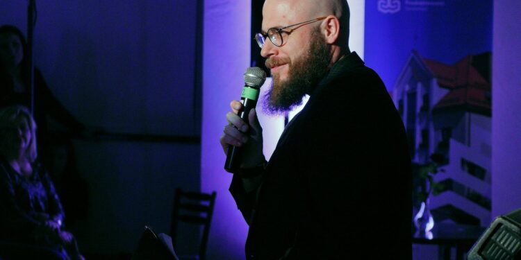 Sandomierz: Rozmowa z dyrektorem Muzeum Okręgowego Dominikiem Płazą o podróży w przeszłość dzięki fotograficznemu projektowi.