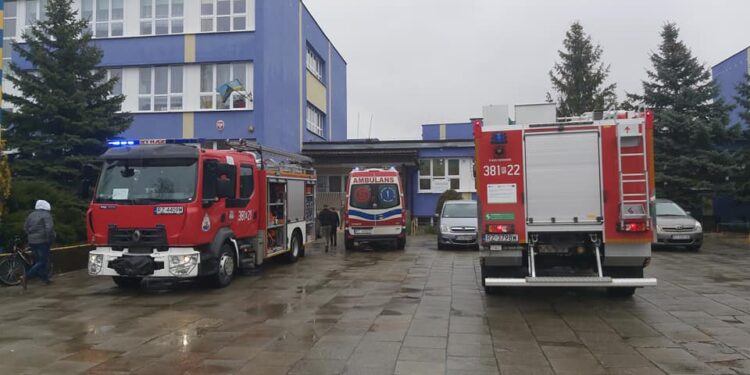 Tarnobrzeg: 3 osoby ranne po wybuchu podczas pokazu na Dniach Otwartych Szkoły Podstawowej nr. 10