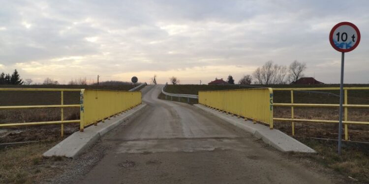 Gorzyce. Mieszkańcy Trześni chcą oświetlenia przy moście na Bęca