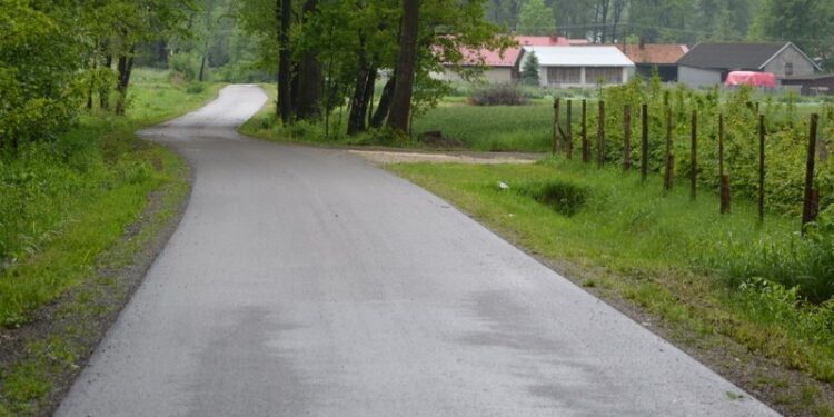 Radomyśl Wielki: Nowe asfalty na drogach gminnych.