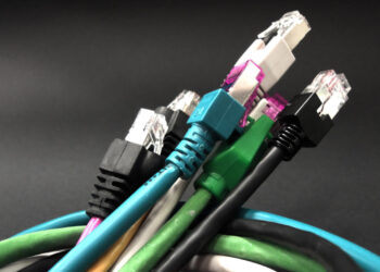 Cmolas: Budują światłowód