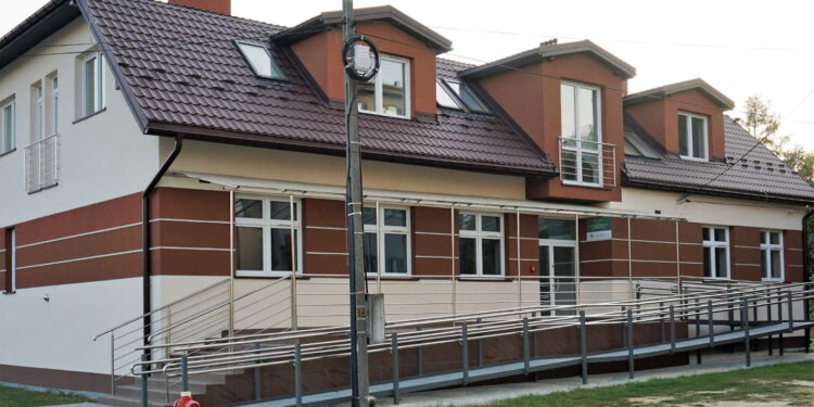 Cmolas: Nowy ośrodek świeci pustkami