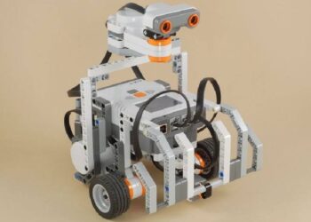 Połaniec. Młodzi wynalazcy z „elektronika” jadą na konkurs