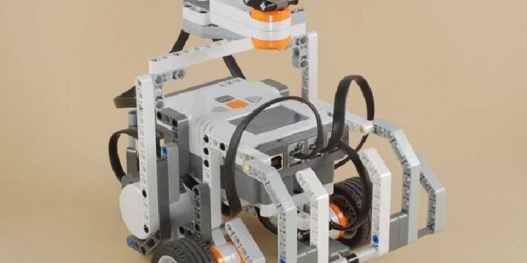 Połaniec. Młodzi wynalazcy z „elektronika” jadą na konkurs