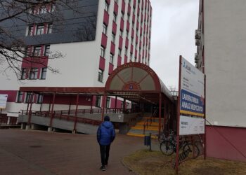 Tarnobrzeg. Środki ostrożności w szpitalu. Instytucje pracują normalnie.