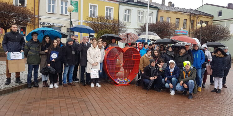 Tarnobrzeg. Serce „EKO” stanęło na Placu Bartosza Głowackiego.
