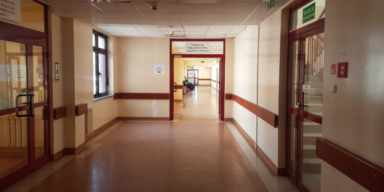 Tarnobrzeg. Potrzebny neonatolog.  Czarny scenariusz – zamknięcie „porodówki”.
