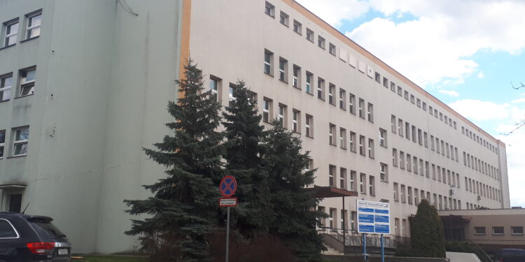 Sandomierz: Szpital kontynuuje procedury bezpieczeństwa.