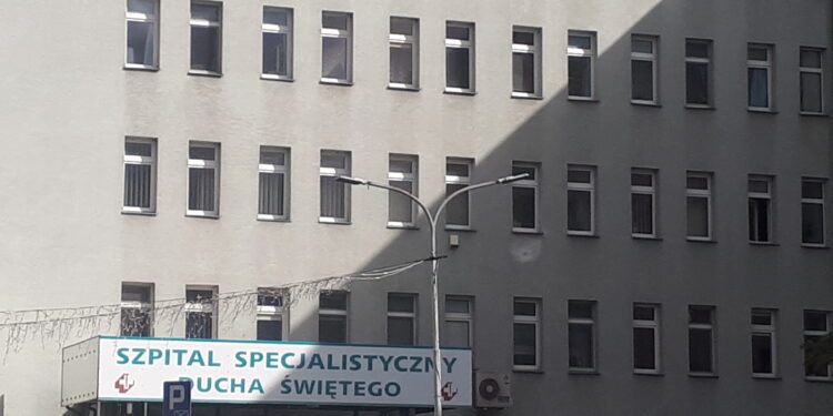 Sandomierz: Szpital zamyka poradnie i odwołuje planowe przyjęcia oraz zabiegi.
