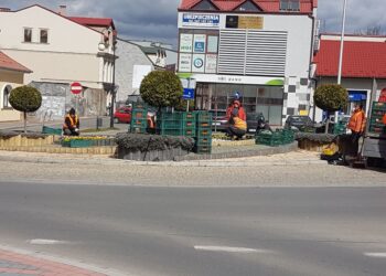 Tarnobrzeg. Kolorowo na rondach.