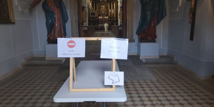 Tarnobrzeg. Do 28. osób na mszy u dominikanów.