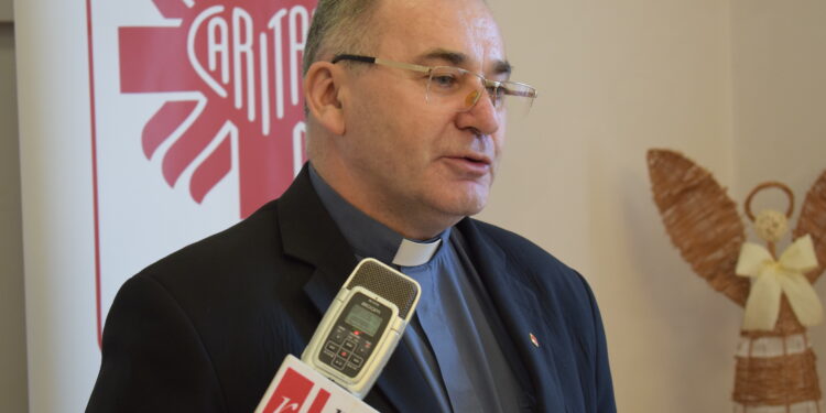 Sandomierz: Wsparcie i współpraca Caritas i terytorialsów ze 102 batalionu WOT.